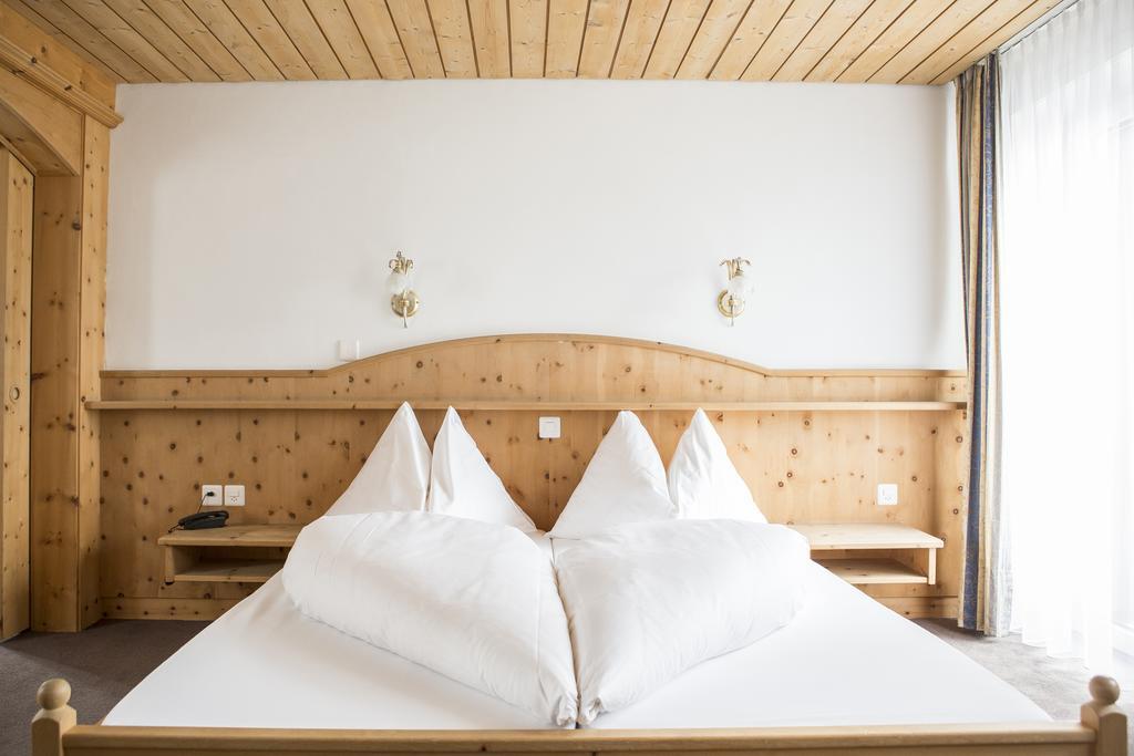 Hotel Filli Scuol Exterior foto